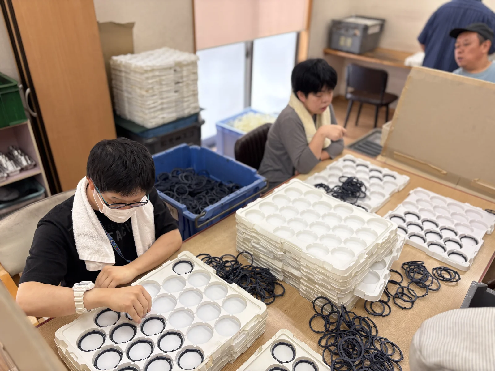 作業所で活動する皆さんの様子